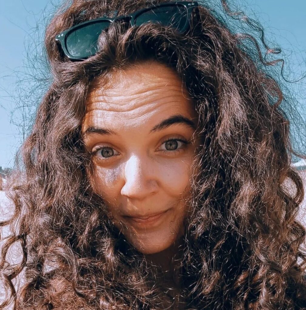 Adela Ancuța - actor la Teatrul Ancuța
