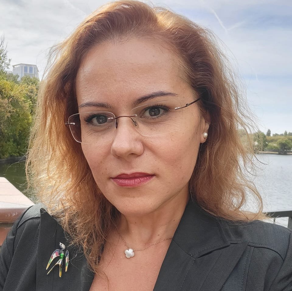 Cristina Budurin - psiholog clinician & formator